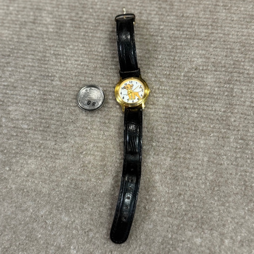 Timex Disney Simba Watch Women Lion King 28mm Gold Tone Leather Band FOR PARTS - Picture 2 of 7